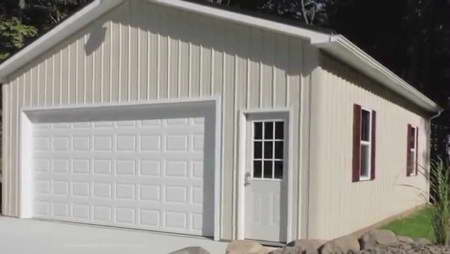 Как построить гараж своими руками без пеноблоков. Проект деревянного гаража с ломаной крышей.